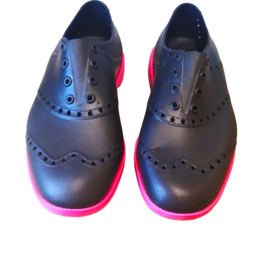 BIION Unsex Black and Magenta Rubber Oxford Golf Shoes Men Size 4 Women Size 6.